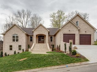 627 Shadowbrook Dr, Columbia, TN 38401