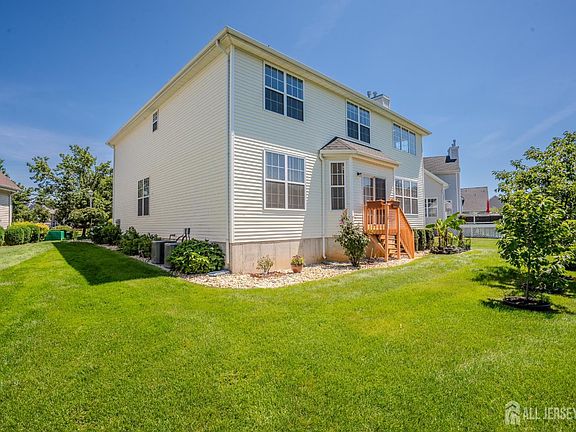 5th image of 8 Jumping Brook Ct