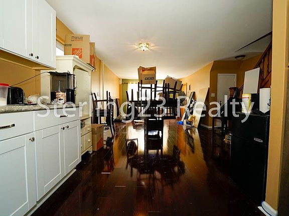3rd image of 3275 46th St APT 3