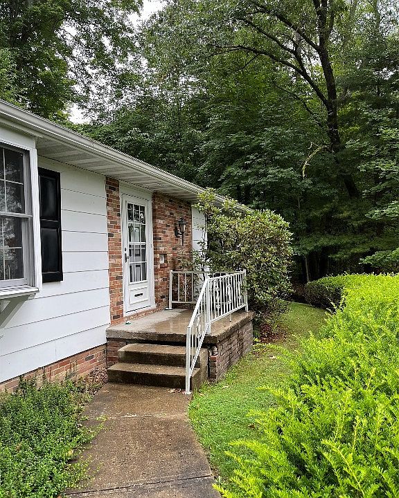 2nd image of 550 Maxwell Dr