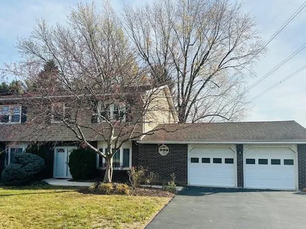 221 Wolf Dr, Allentown, PA 18104
