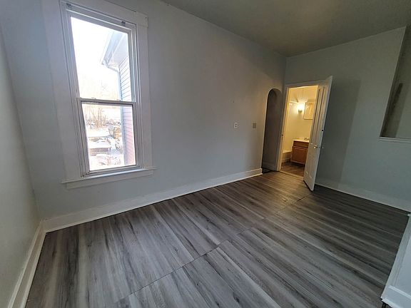 3rd image of 1460 W 4th St #B