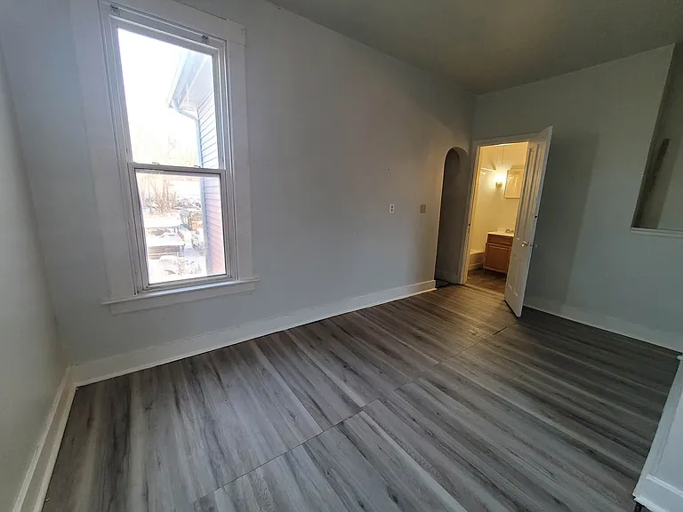 1460 W 4th St #B — Photo 3