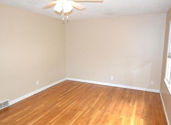 3rd image of 10432 W 63rd Ter