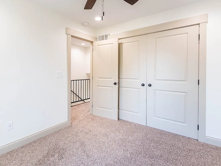 261 Gay St #B — Photo 17
