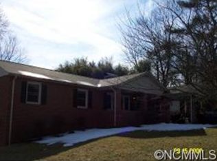 631 Ferncliff Ln, Hendersonville, NC 28791