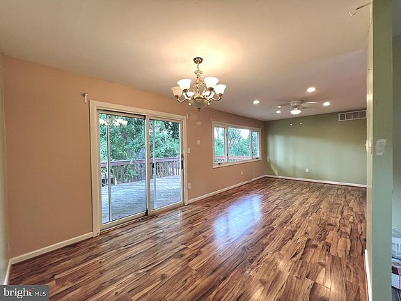 5th image of 322 Stonecastle Ave