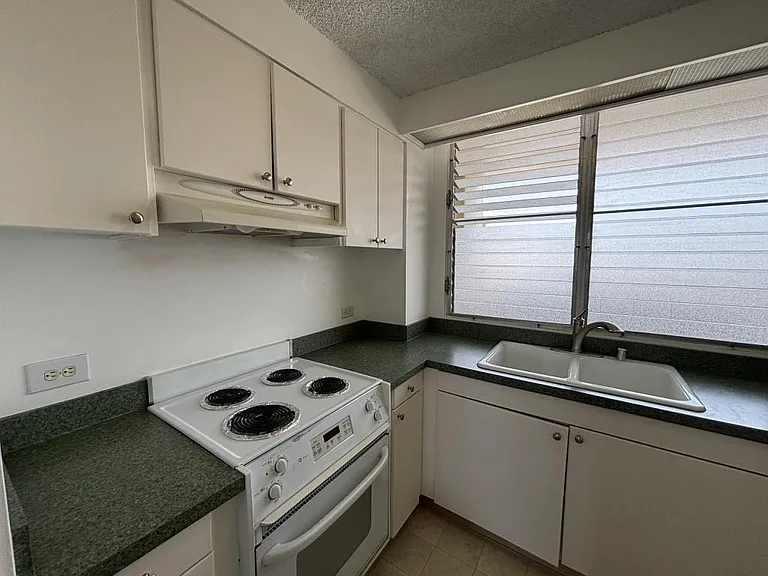 1212 Punahou St #1005 — Photo 19
