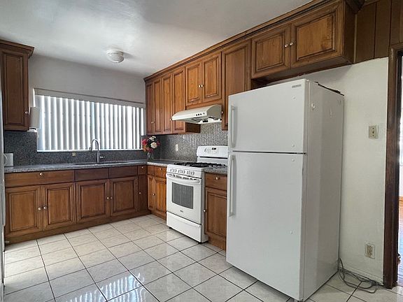 4th image of 2354 N Eastern Ave