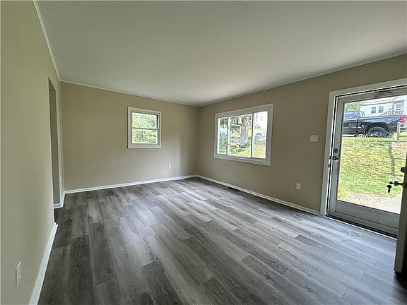 3rd image of 2823 Cleveland Ave