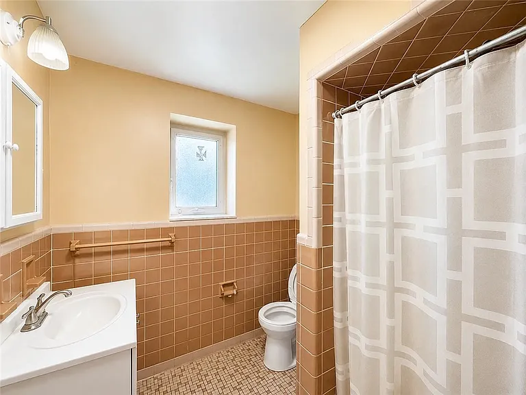 5846 Bartlett St #2 — Photo 5
