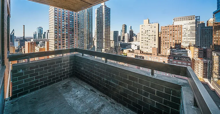 Rented by RELO REDAC INC. | media 10