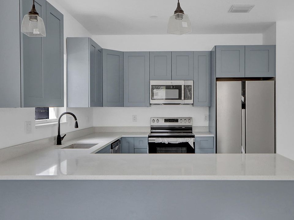 1st image of 2921 Saginaw Ave #1