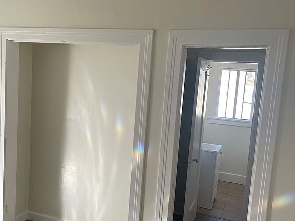5th image of 131 S Manhattan Pl #4