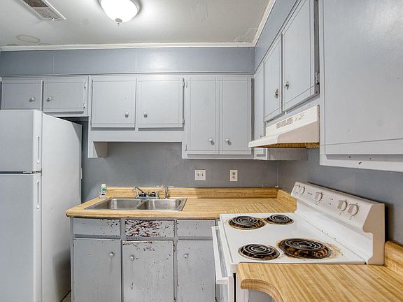 4th image of 2430 Winston Way