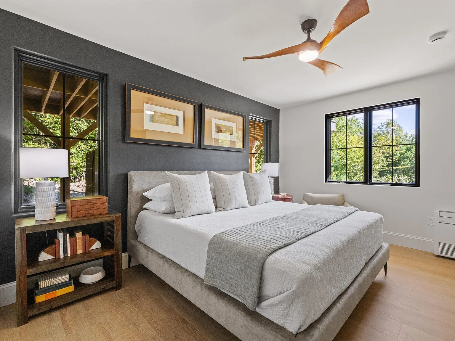 2 bed, 1.0 bath, 1000 sqft, $3,999 — Photo 2