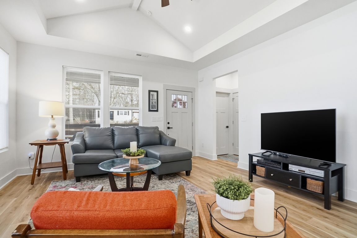 next background image