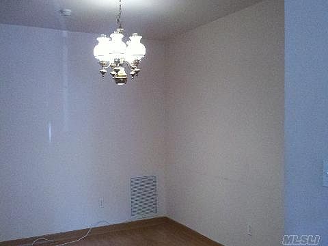 4th image of 33 Victorian Ln