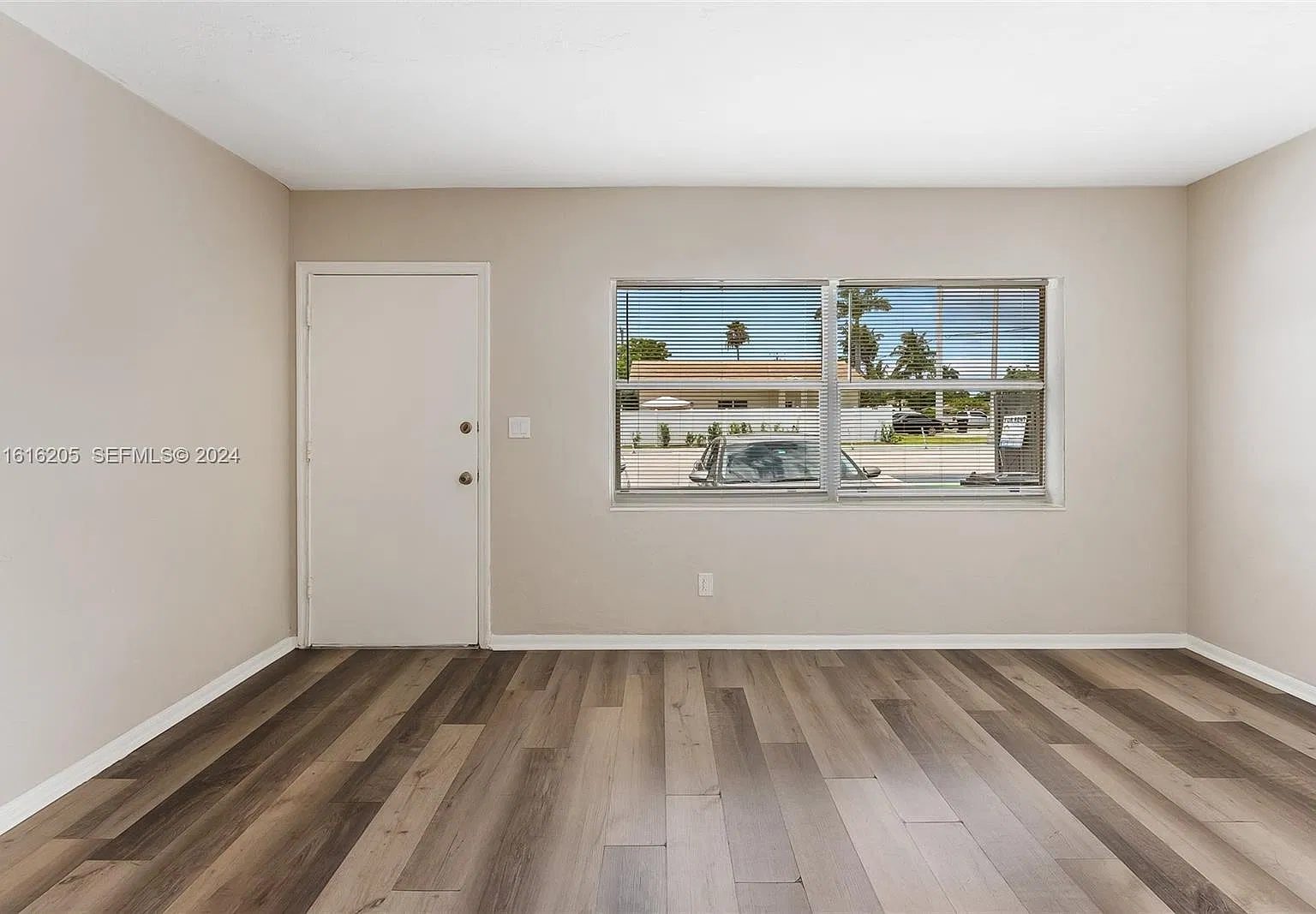 2 bed, 1.0 bath, 1984 sqft, $2,300 — Photo 4