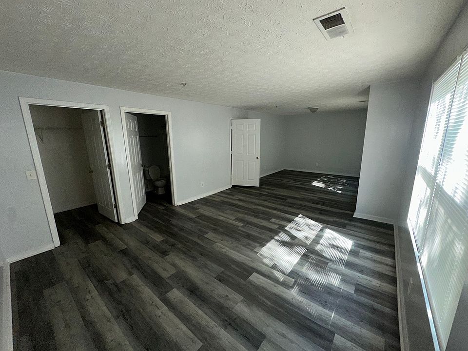 Huge Master Bedroom (Use to be two rooms but now converted)
