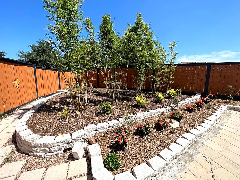 2106 Huxley Ln — Photo 32