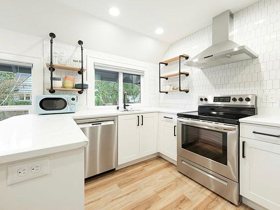 2nd image of 4238 Thackeray Pl NE #C