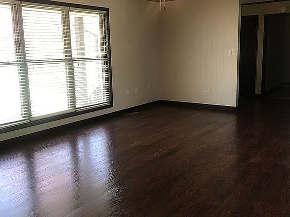 3rd image of 60 Dogwood Dr