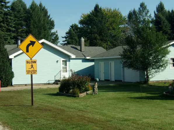 35 3rd St, Eastlake, MI 49626