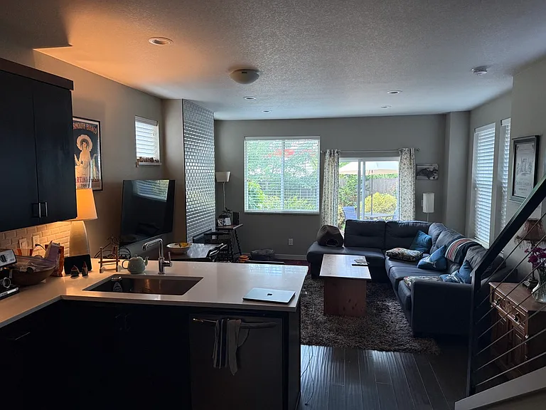 1559 NE 72nd Ave — Photo 5