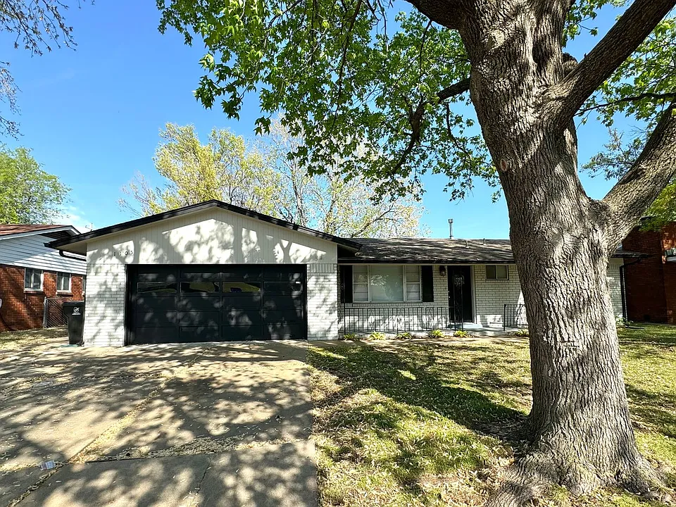 1105 N Fern Ave