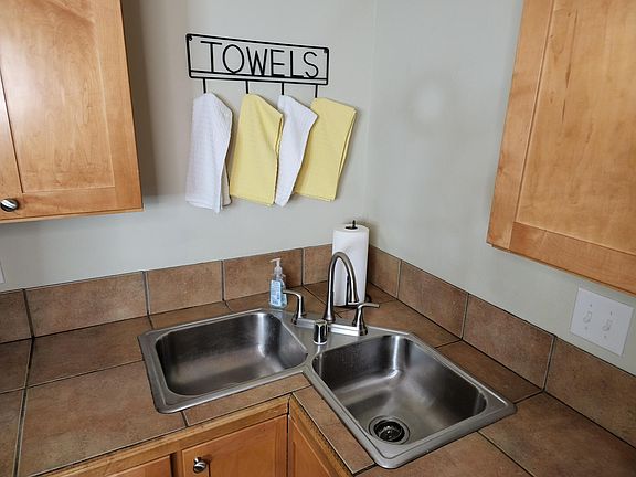 4th image of 515 E Capitol Ave