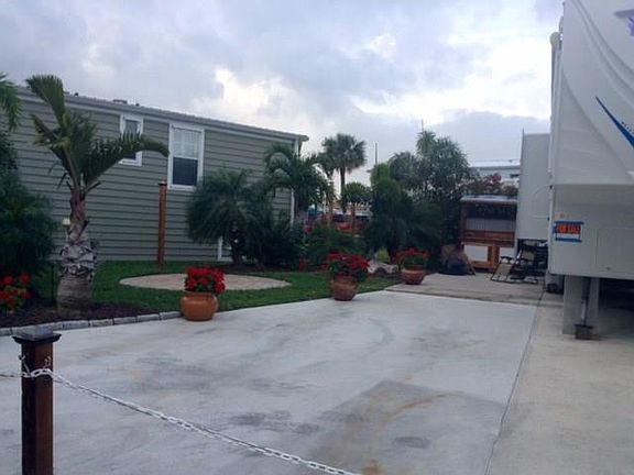 5th image of 108 Nettles Blvd