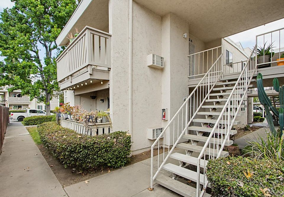 1st image of 512 Sandalwood Pl