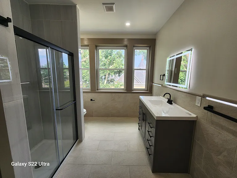 Luxury Apartments at 831 Lehigh Street — Photo 12