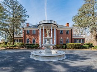 4 Waverly Rd, Old Westbury, NY 11568