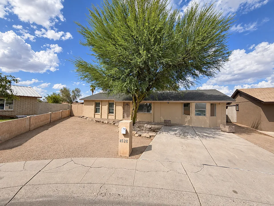 4528 W Palm Ln