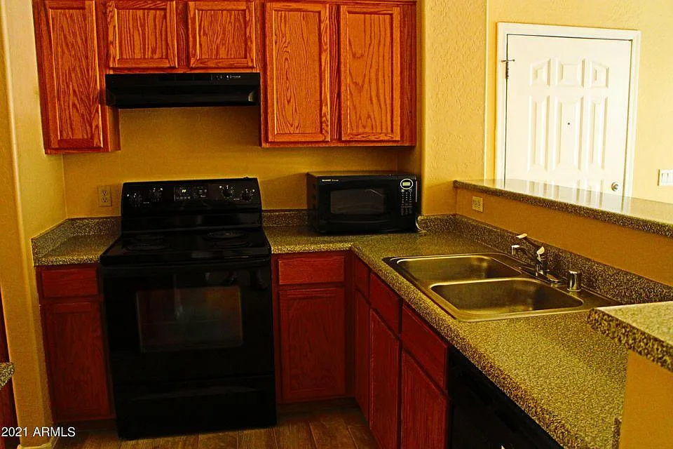 3 bed, 2.5 bath, 1386 sqft, $2,000 — Photo 3