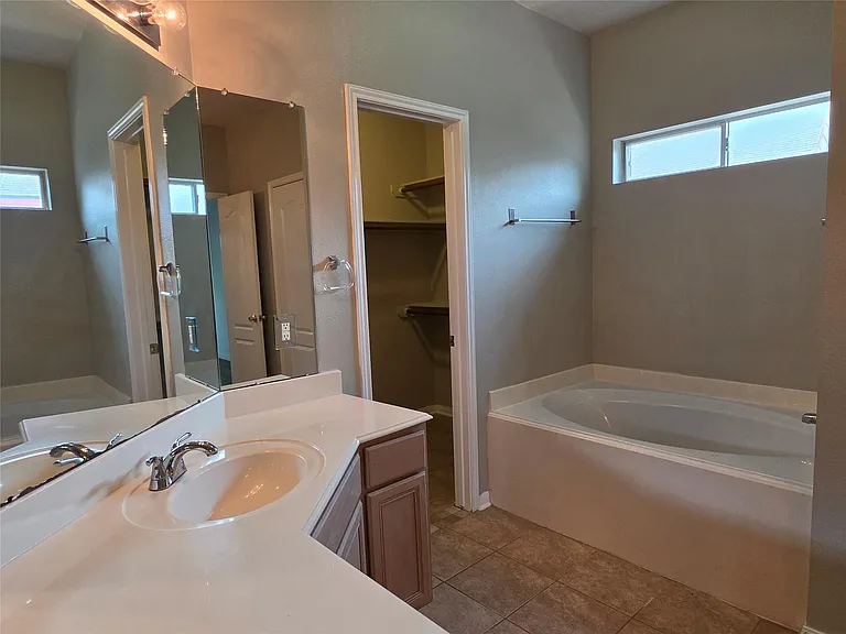 7002 Plaza Del Sol Dr #D — Photo 20