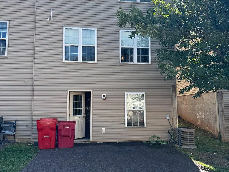 135 S Charlotte St — Photo 24
