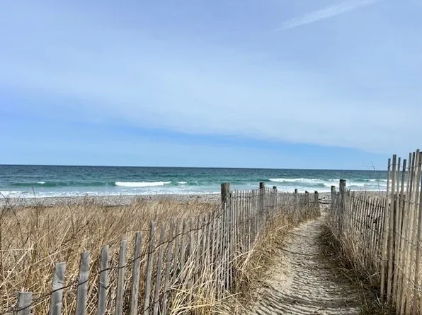 71 J St, Hull, MA 02045