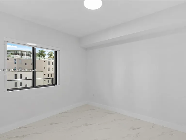 700 NE 24th St #503 — Photo 28