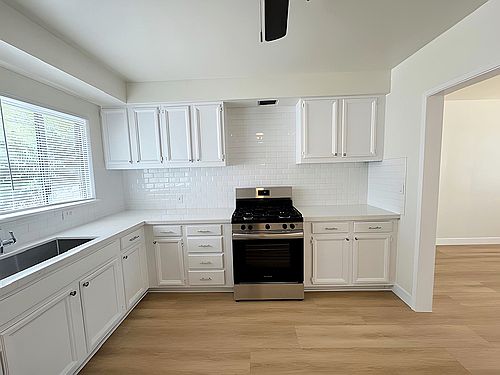 3rd image of 6400 Roble Ave #1