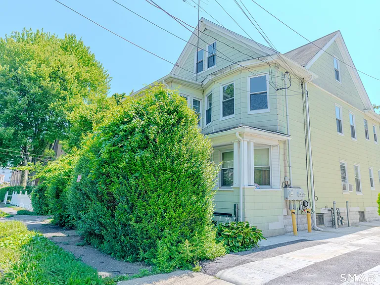 53-55 Davis Ave #B — Photo 23