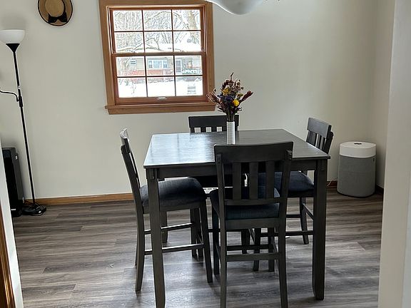 Dining area off kitchen