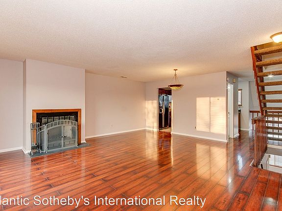 4th image of 3764 Chimney Creek Dr