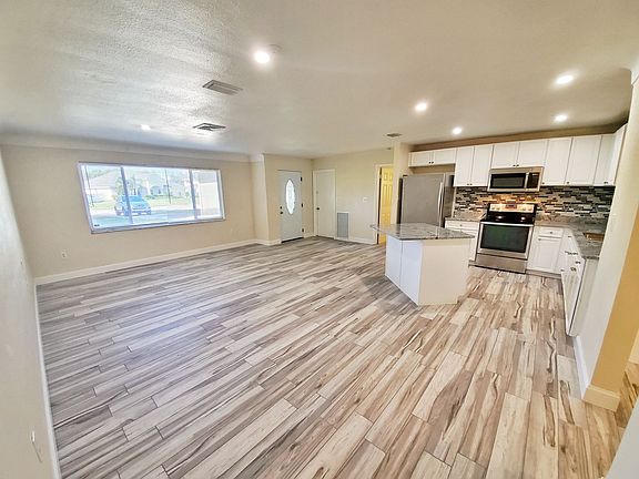 4th image of 2661 Columbus Way S