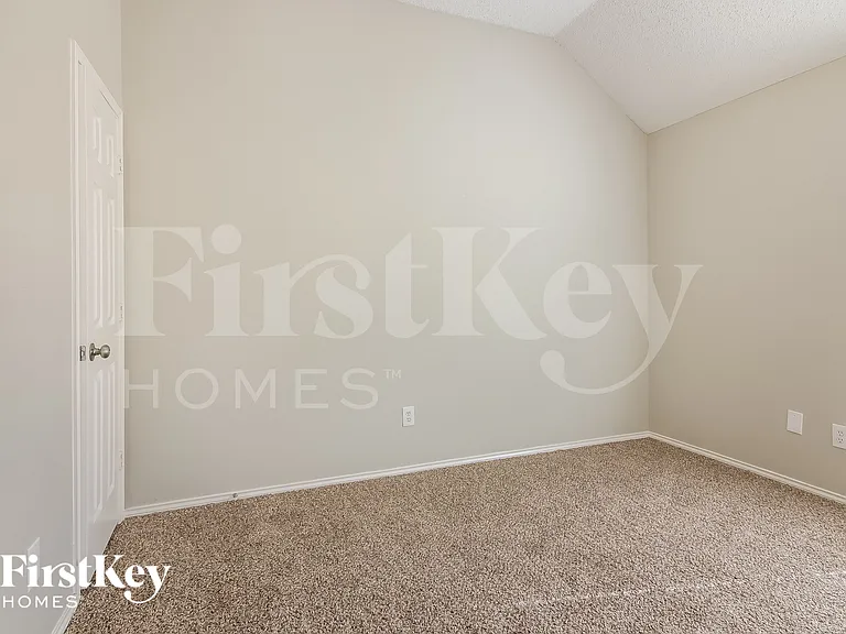 903 Hillwood Ct — Photo 11