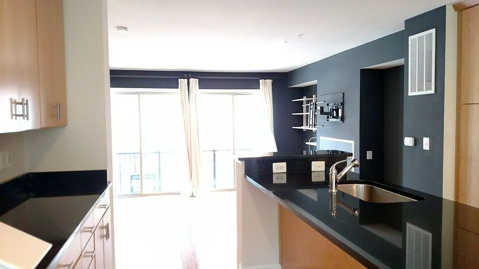 2 bed, 2048 sqft, $3,500 — Photo 2