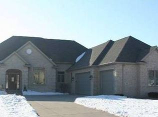 915 Kings Point Ct, Oneida, WI 54155