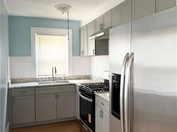 694 Killingly St, Johnston, RI 02919